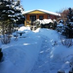 Das Blockhaus von Außen im Schnee
